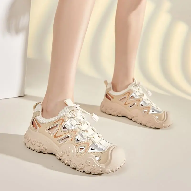 Women'S Fashion Trends Summer 2025 - İçi Boş Kadın Spor Ayakkabıları Şık